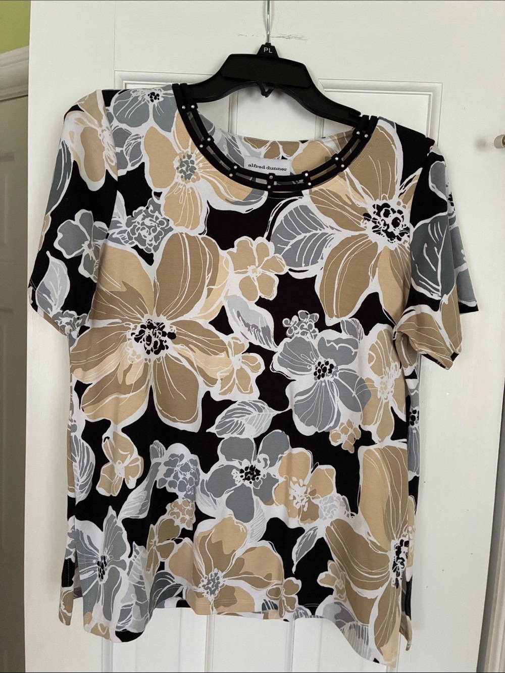 Alfred Dunner Black Floral Short-Sleeve Top. Size S. - Picture 8 of 8